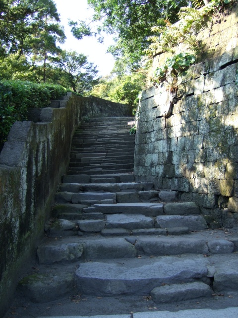 「仙巌園」庭園後ろにある趣のある階段